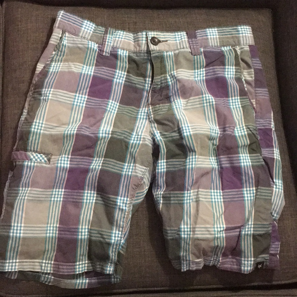 Zoo York shorts size 32